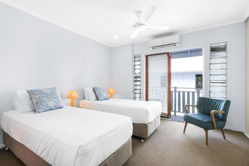 The Queenslander Family Townhouse Near Four Mile Beach - image 12