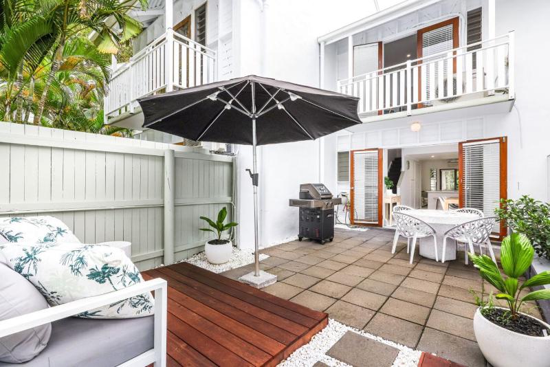 The Queenslander Family Townhouse Near Four Mile Beach - image 13