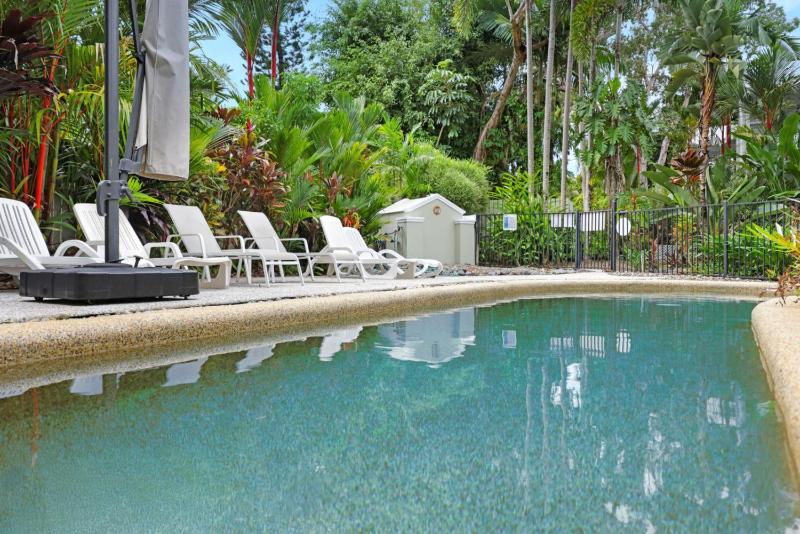 The Queenslander Family Townhouse Near Four Mile Beach - image 2