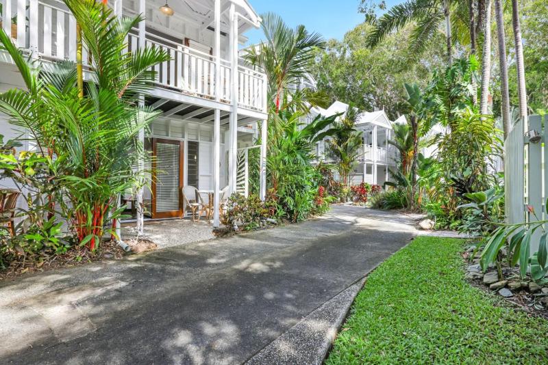 The Queenslander Family Townhouse Near Four Mile Beach - image 5