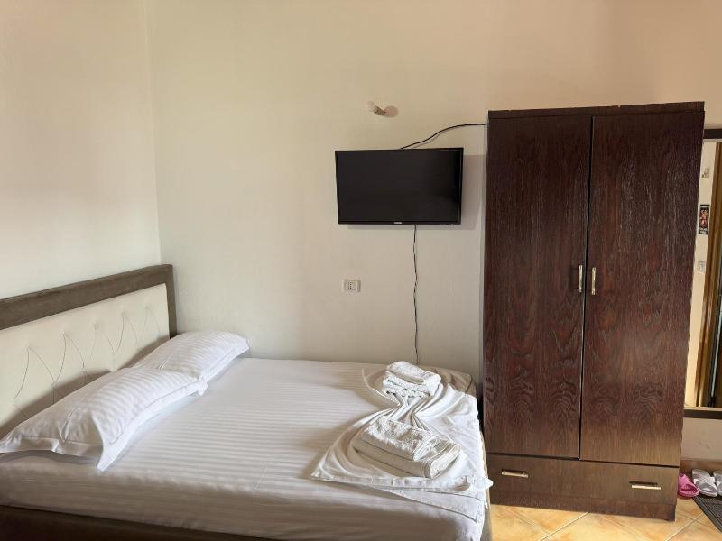 Double Room with Balcony (3 Adults) image 4