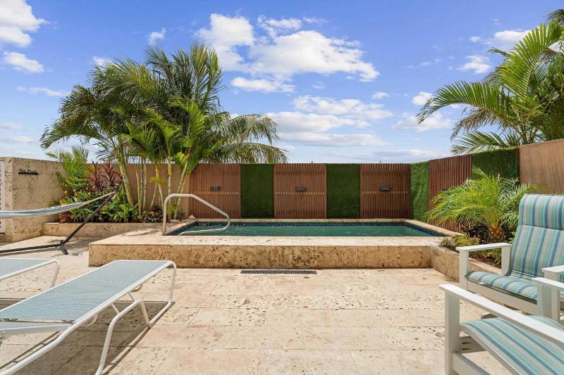 Beach View - Blue Ocean View townhome - LV18th - image 15