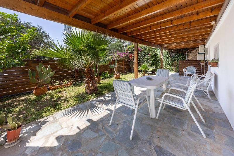 Apartment with Patio and Garden image 1