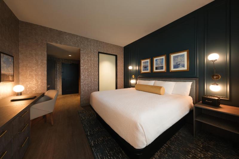 King Room image 4