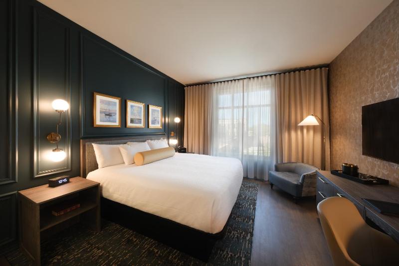 King Room image 3