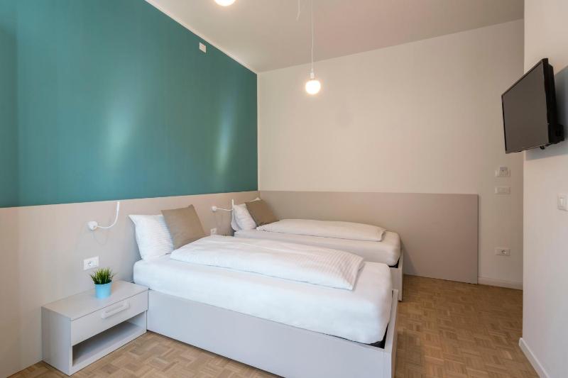 Twin Room image 4