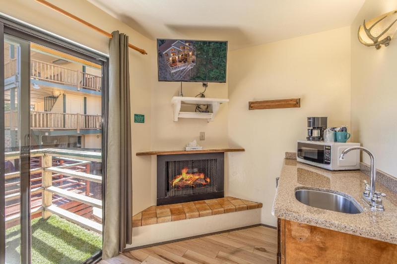 Big Bear Lakefront Lodge - image 30