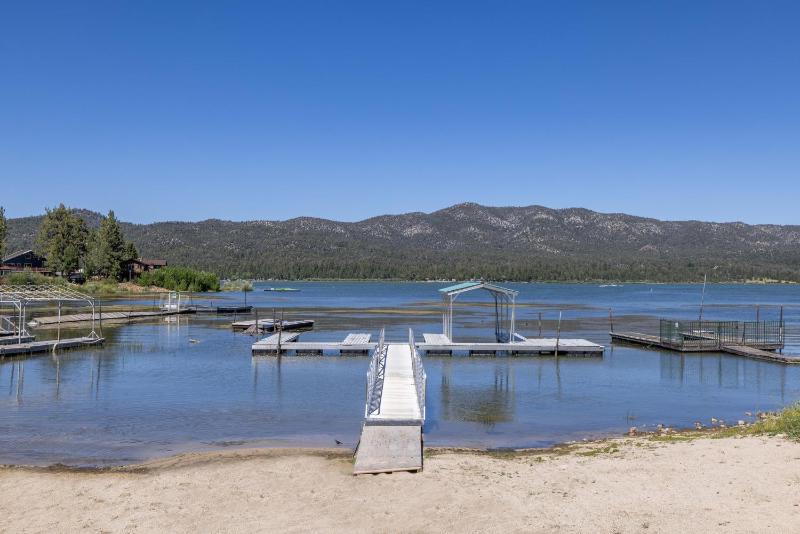 Big Bear Lakefront Lodge - image 13