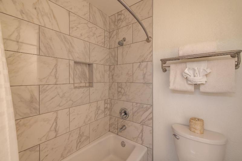 Big Bear Lakefront Lodge - image 34