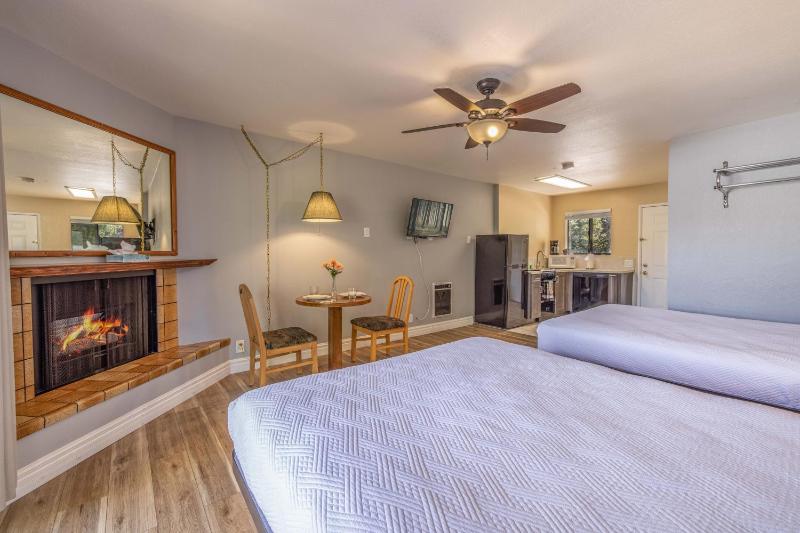 Big Bear Lakefront Lodge - image 21