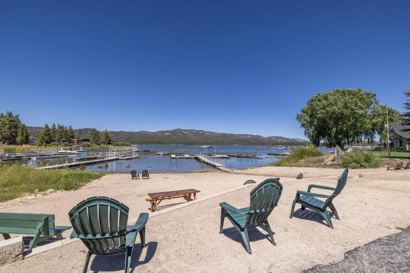 Big Bear Lakefront Lodge - image 4