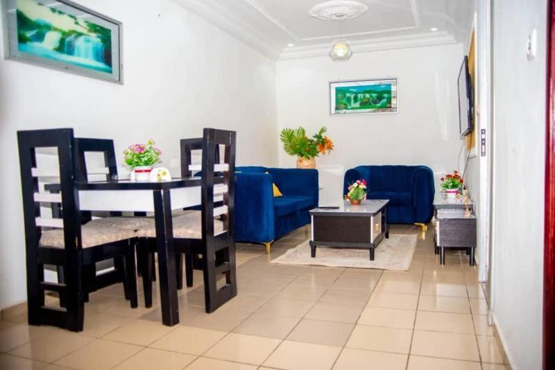 2 Bed Apt Sleeps 5 - WiFi Parking Balcony - image 1
