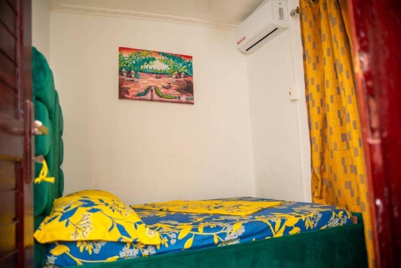 2 Bed Apt Sleeps 5 - WiFi Parking Balcony - image 10