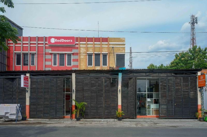 RedDoorz near Majapahit Semarang 2 - image 9