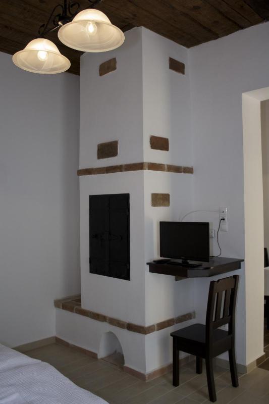 One-Bedroom Apartment image 4