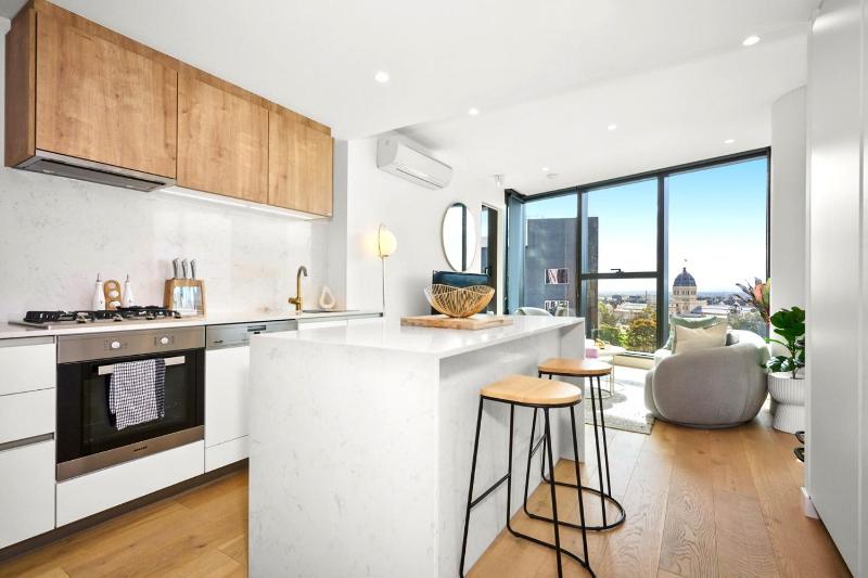 Mackenzie Marvel Stylish 2BR w Skyline Views - image 6