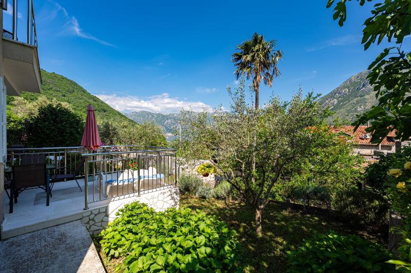 One-Bedroom Apartment with Sea View and Balcony image 4