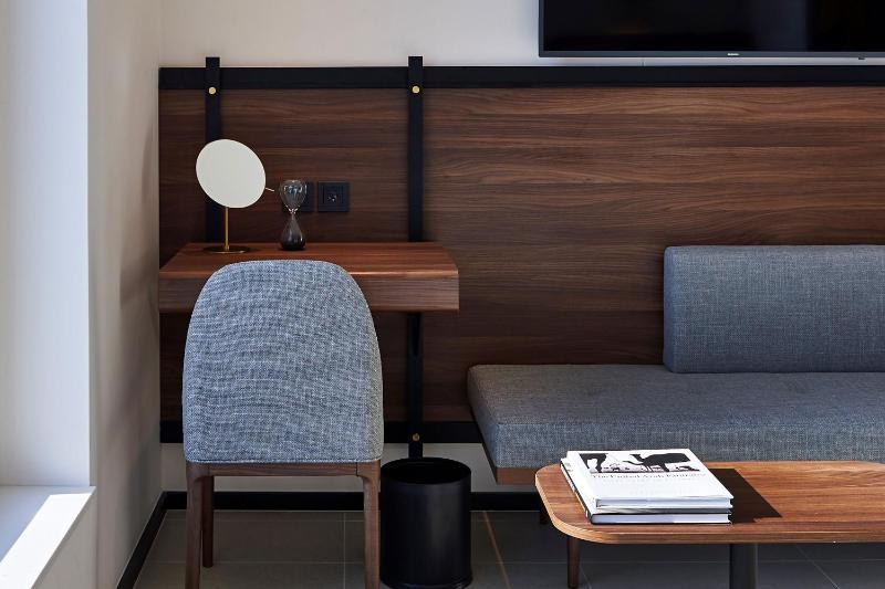 Ideal Twin Room with City View image 2