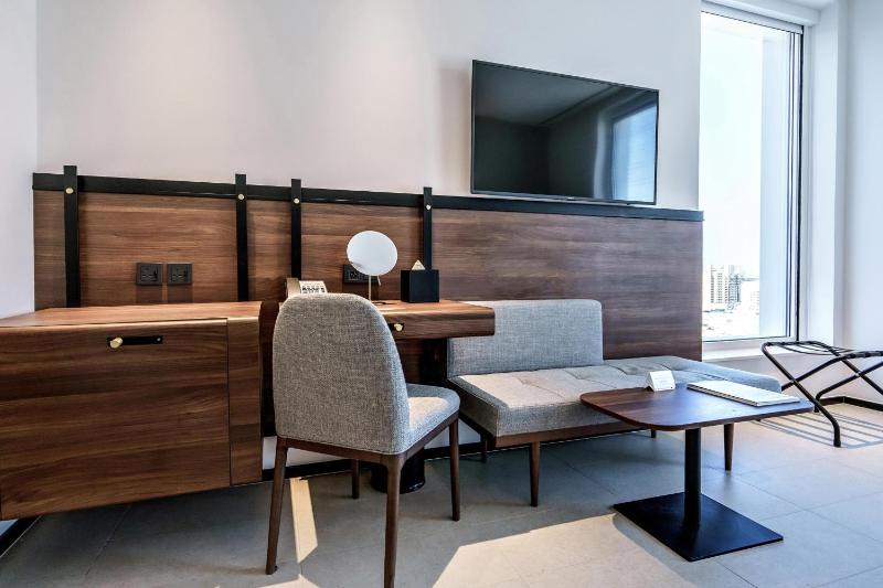  Mega 1 bedroom Suite with City View image 3