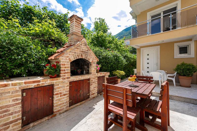 Deluxe Studio image 2