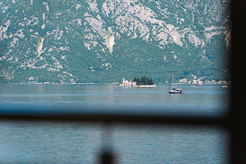 One-Bedroom Apartment with Bay View image 1