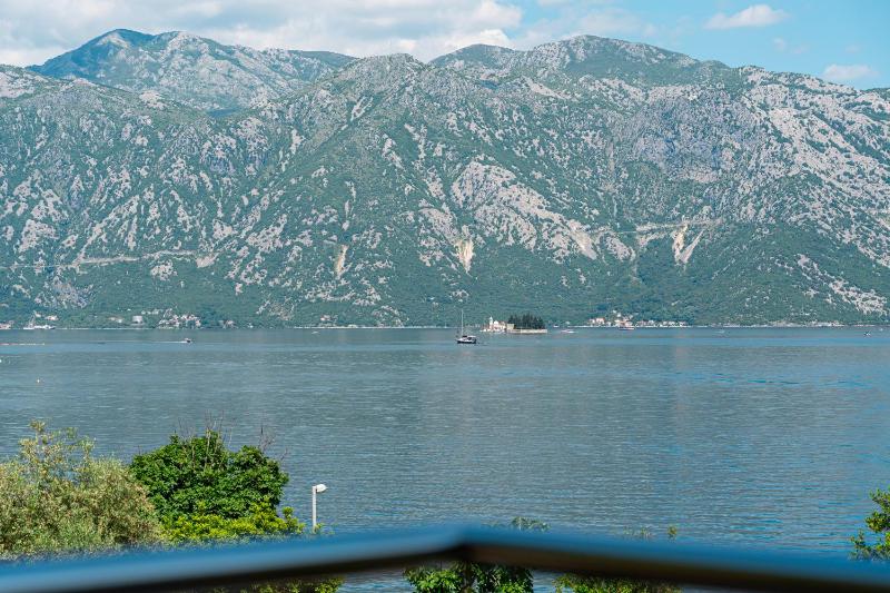 One-Bedroom Apartment with Bay View image 2