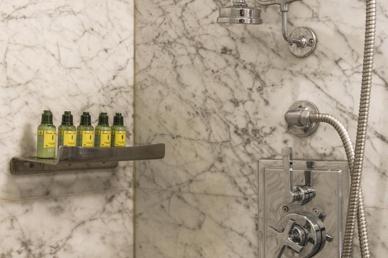 Executive Suite image 3