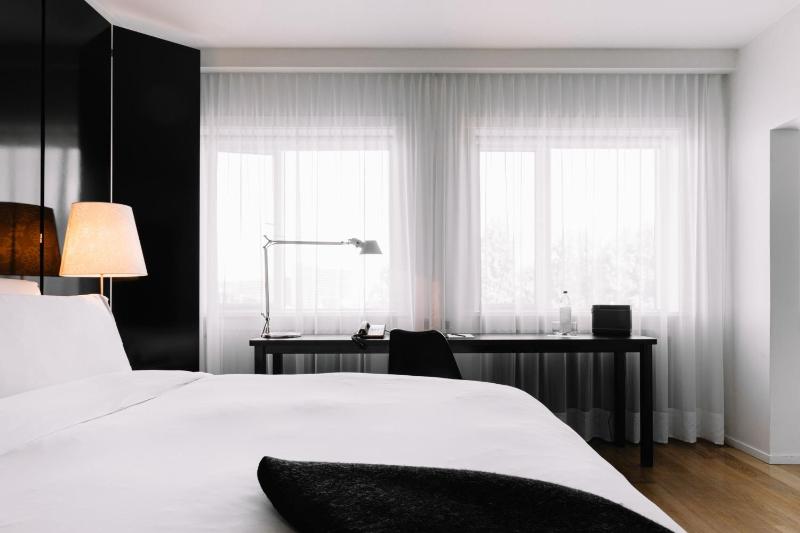 Double King Room with City View image 2