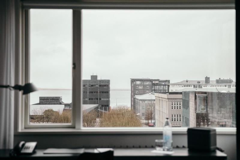 Double Queen Room with City View image 2