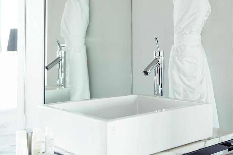 Double Queen Room with City View image 3