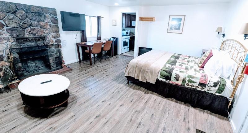 Fox n Bear Cottages Big Bear - image 25
