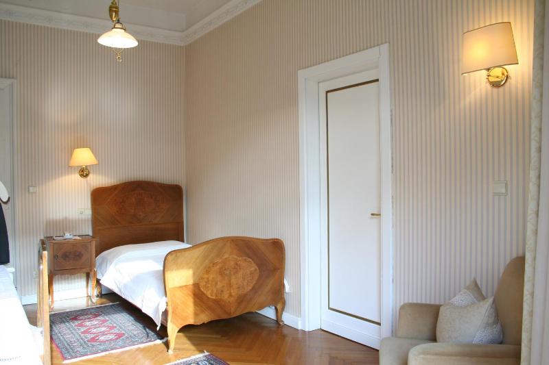 Single Room image 3