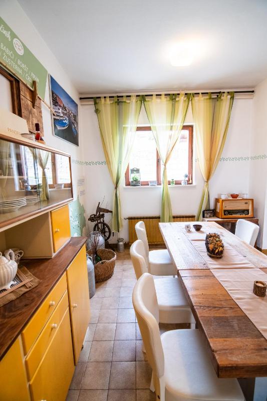 Mobile Home with Shared Bathroom image 3