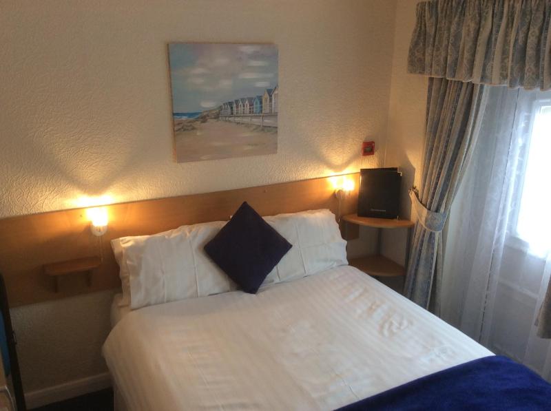 Double Room image 3
