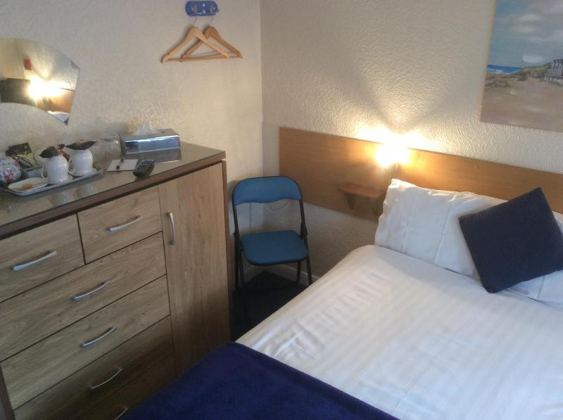 Double Room image 4