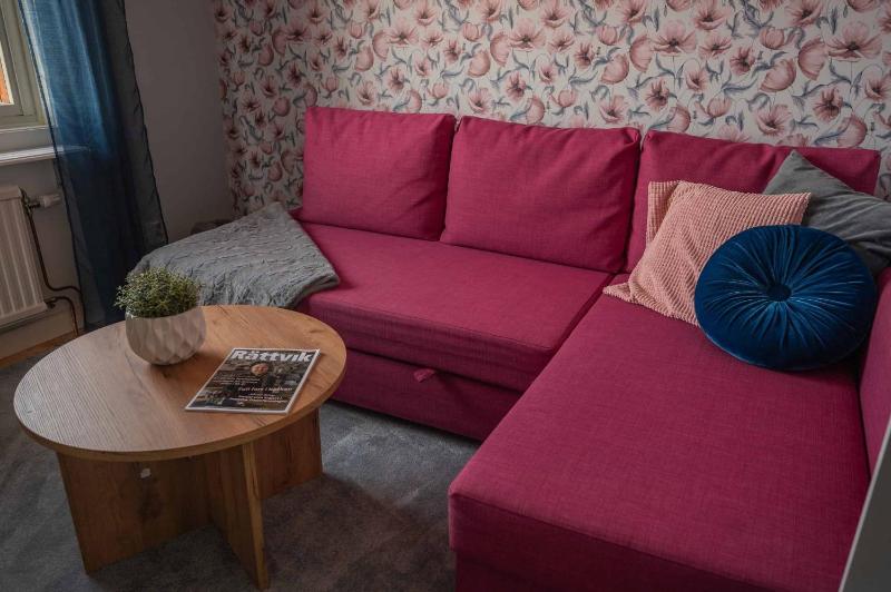 Family Room image 3