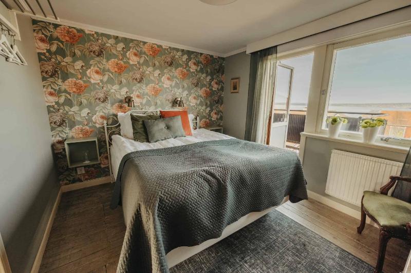 Double Room with Balcony image 2
