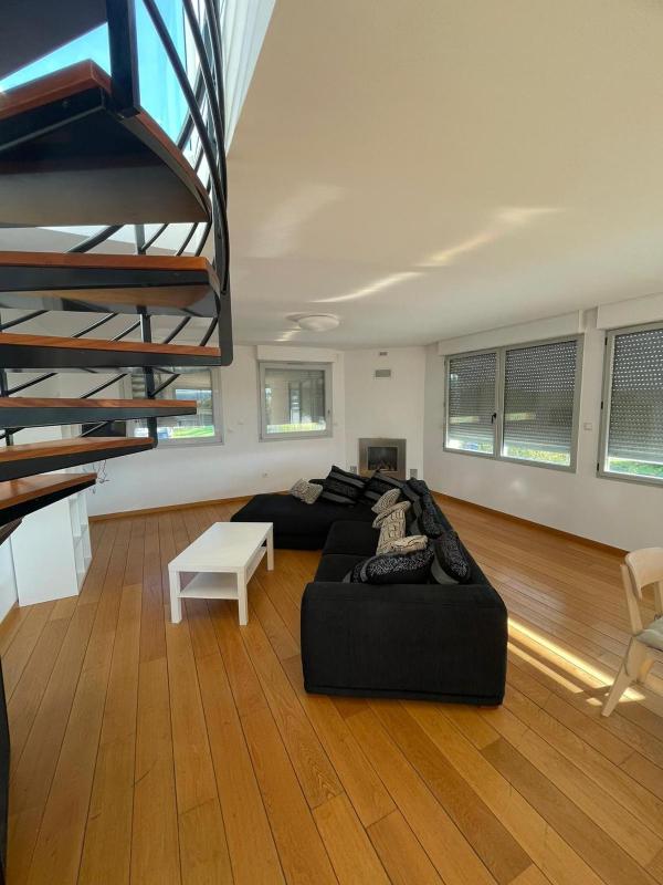 Apartment with One Double Bed and One Single Bed image 3