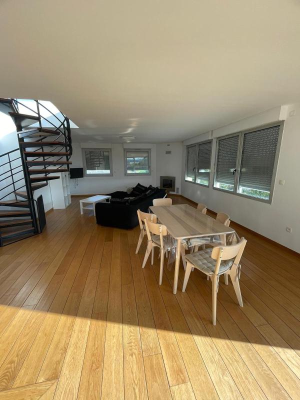 Apartment with One Double Bed and One Single Bed image 2