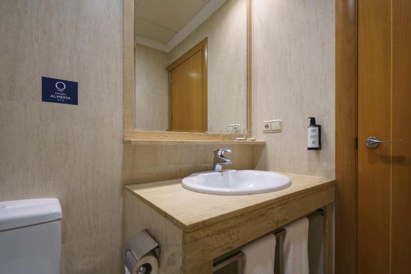 Double or Twin Room image 4