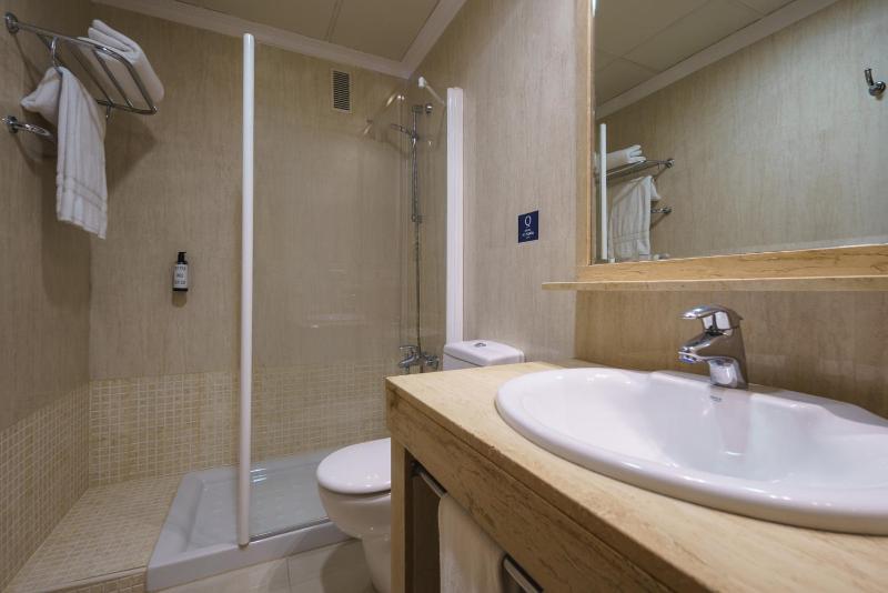 Double or Twin Room image 2
