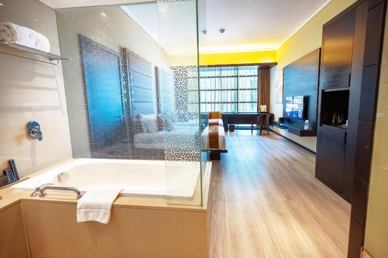 Deluxe Room King Bed Non Smoking – 15% Discount on F&B image 4