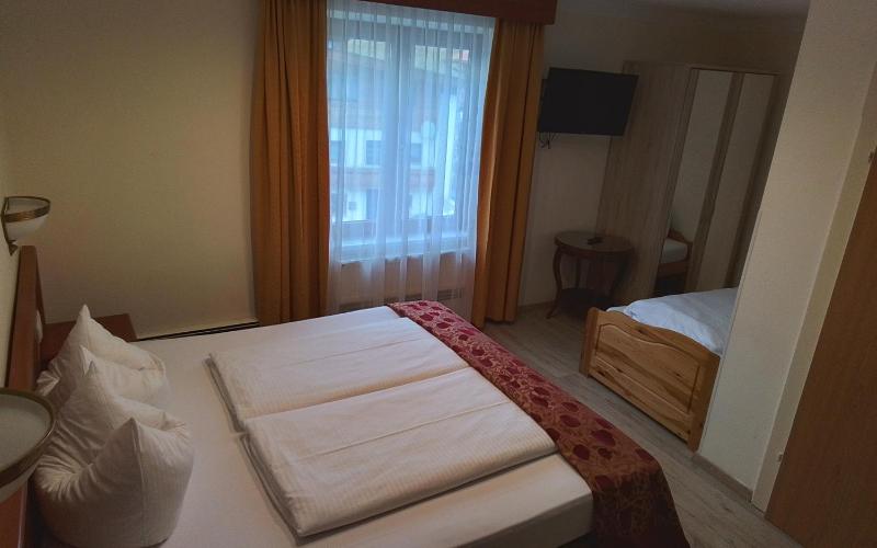 Comfort Triple Room with Shower image 1