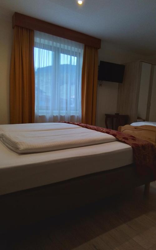 Comfort Triple Room with Shower image 3