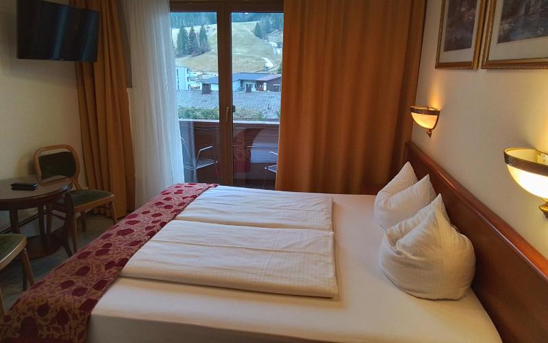Double Room with Balcony image 2
