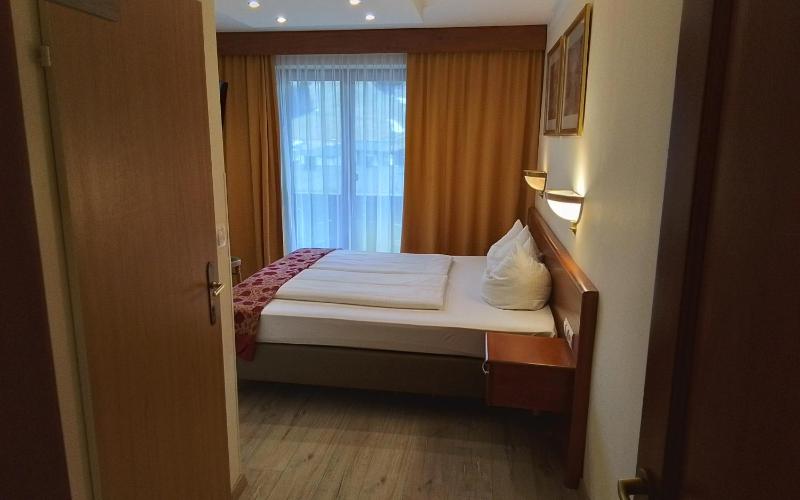 Double Room with Balcony image 3