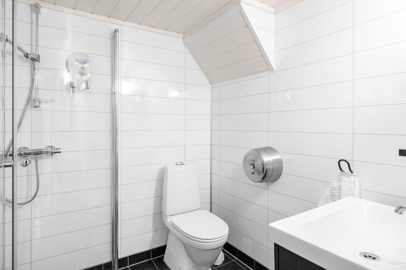 Family Cabin with 4 Bedrooms image 2