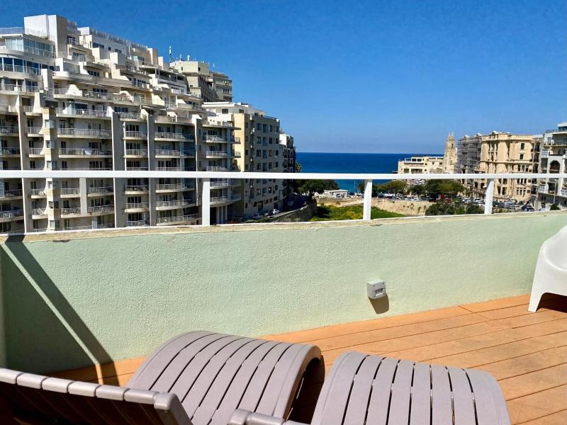 St Julians Seaviews HillTop House - image 8