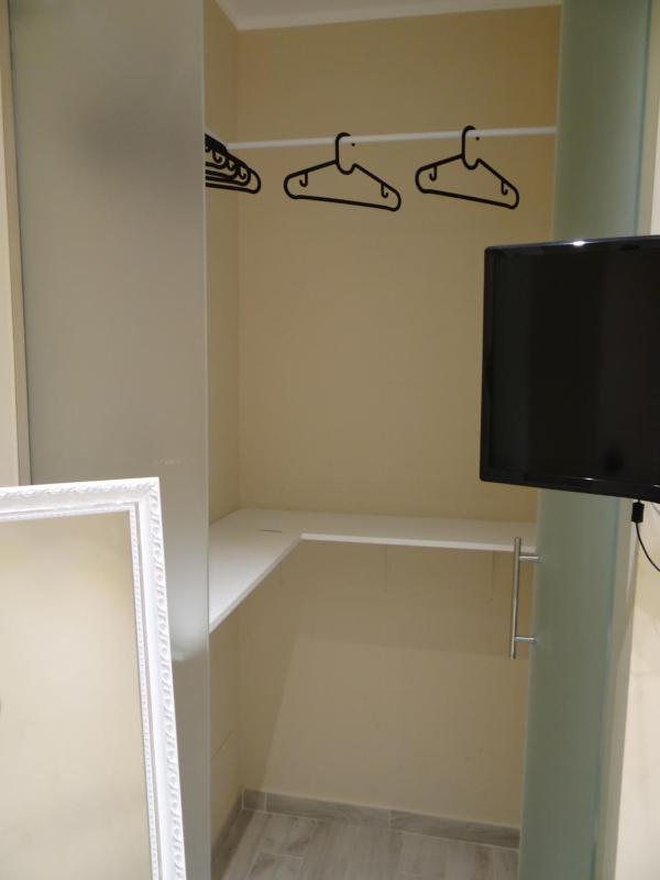 Economy Double Room image 4