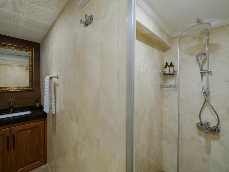 Budget Double Room image 3
